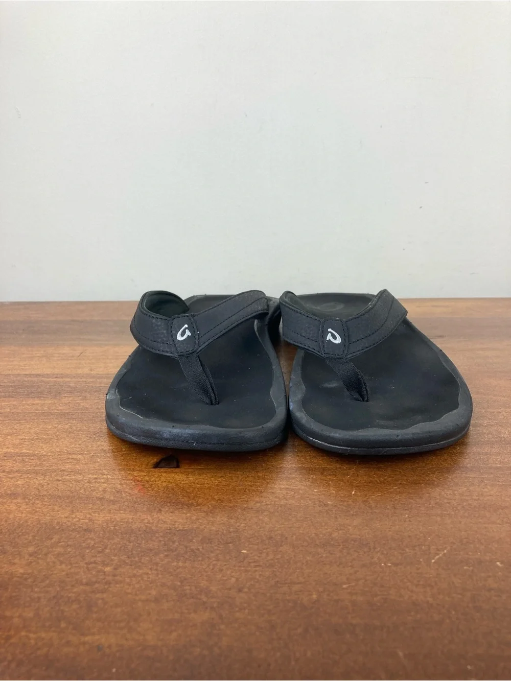 OluKai Ohana Black Thong Flip Flops Comfort Sandals Women’s Size 8/38.